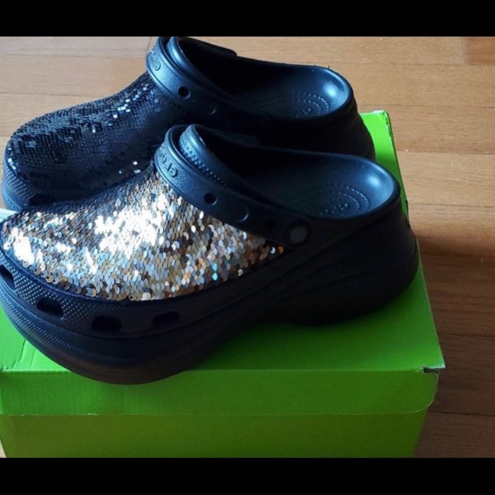 New Crocs with no box
